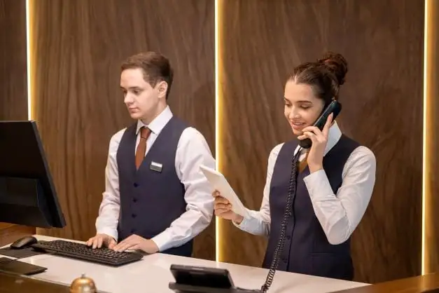 Es legal el overbooking en hoteles