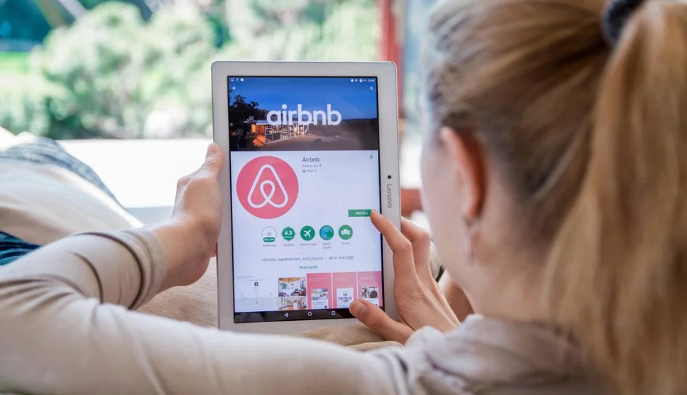 Que significa Airbnb y cómo ha transformado el turismo 3 Cómo funciona Airbnb